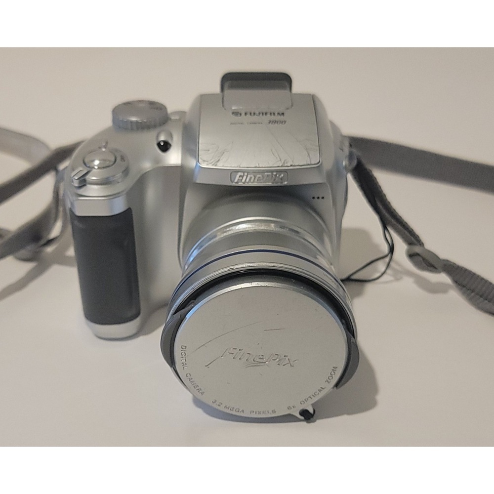 FujiFilm FinePix‎ Digital Camera 3800 Silver Tested Works Made In JAPAN